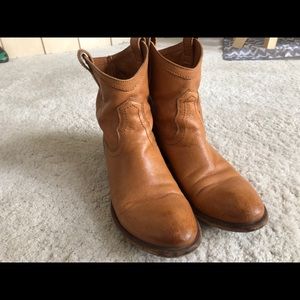 Frye Carson Shortie Ankle Boot - 9B